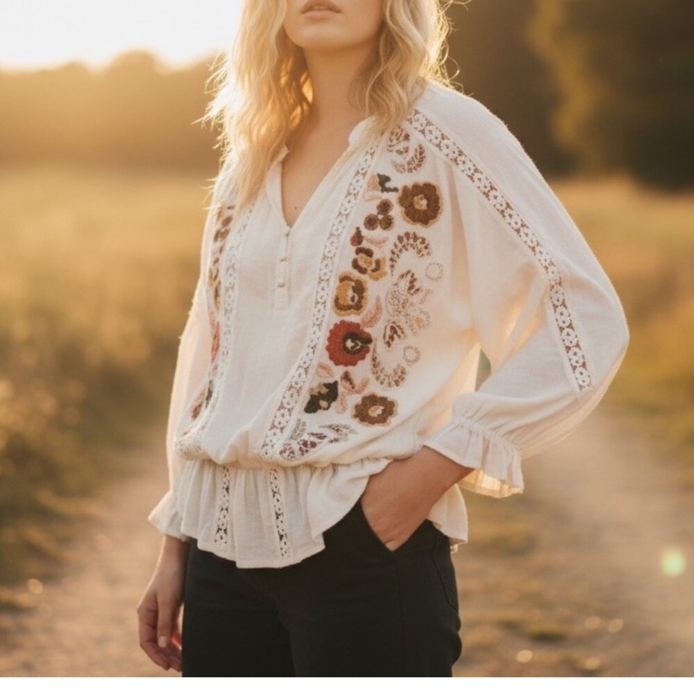 Free People • Seratina Floral Embroidered Top || XS